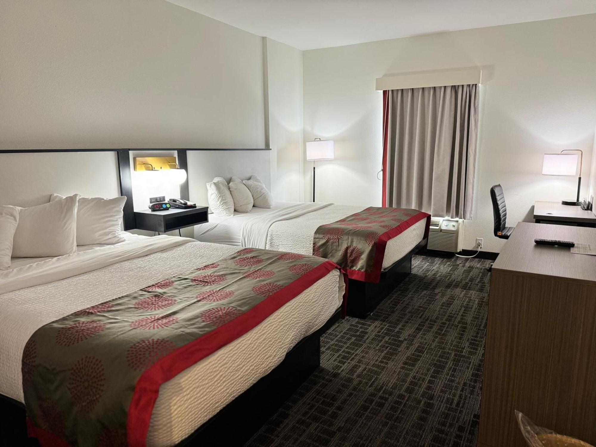 Ramada By Wyndham Sparta/At Speedway Екстер'єр фото