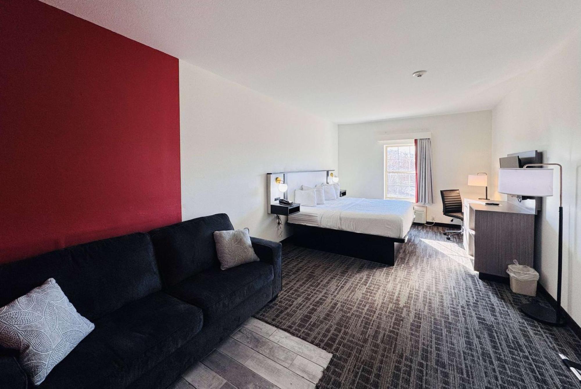 Ramada By Wyndham Sparta/At Speedway Екстер'єр фото